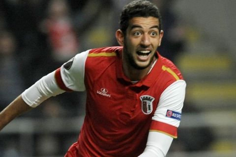 Bragas Ahmed Hassan celebrates scoring the opening goal during the Europa League Round of 16, Second leg soccer match between SC Braga and Fenerbahce at the Municipal stadium in Braga, Portugal, Thursday, March 17, 2016.(AP Photo/Paulo Duarte)