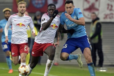 Marseille's Lucas Ocampos and Leipzig's Ibrahima Konate, from right, challenge for the ball during the Europa League quarterfinal soccer match between RB Leipzig and Olympique Marseille in Leipzig, Germany, Thursday, April 5, 2018. (AP Photo/Jens Meyer)