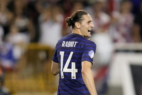 Ο Αντριάν Ραμπιό πανηγυρίζει γκολ με τη φανέλα της Γαλλίας κόντρα στην Κροατία για το Nations League | 6 Ιουνίου 2022