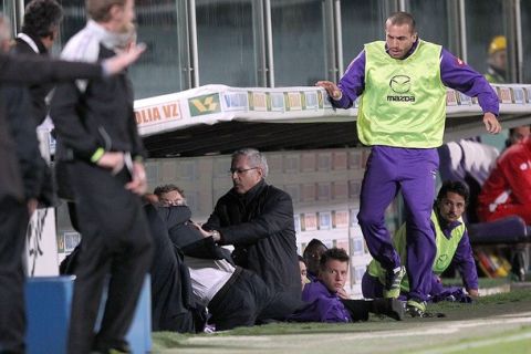 FLORENCE, ITALY - MAY 02: Fiorentina head coach Delio Rossi fighting with Adem Ljaljic of ACF Fiorentina during the Serie A match between ACF Fiorentina and Novara Calcio at Stadio Artemio Franchi on May 2, 2012 in Florence, Italy.  (Photo by Gabriele Maltinti/Getty Images)
