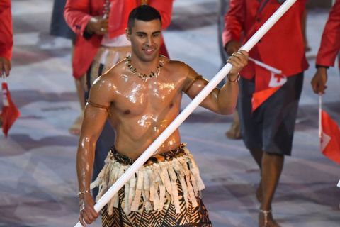 Tonga's flagbearer Pita Nikolas Taufatofua leads his delegation during the opening ceremony of the Rio 2016 Olympic Games at the Maracana stadium in Rio de Janeiro on August 5, 2016. / AFP / OLIVIER MORIN        (Photo credit should read OLIVIER MORIN/AFP/Getty Images)