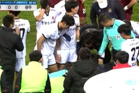 Ανατριχιαστικό video: Κορεάτης ποδοσφαιριστής έσπασε τον αυχένα του!