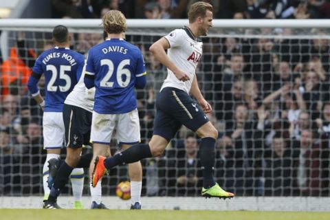 Tottenham Hotspur's Harry Kane celebrates after scoring the opening goal of the game during the English Premier League soccer match between Tottenham Hotspur and Everton at White Hart Lane in London, Sunday, March 5, 2017. (AP Photo/Alastair Grant)