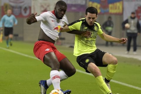 Leipzig's Dayot Upamecano, left, and Celtic's Lewis Morgan challenge for the ball during the Europa League group B soccer match between RB Leipzig and Celtic FC in Leipzig, Germany, Thursday, Oct. 25, 2018. (AP Photo/Jens Meyer)