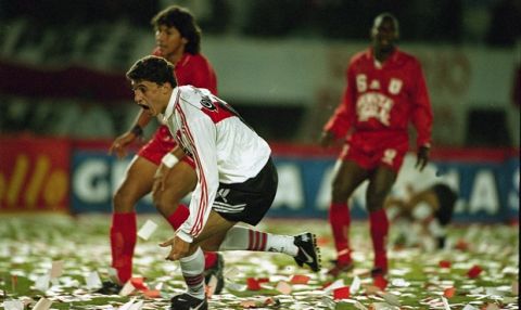 Hernan Crespo, of Argentina's River Plate, celebrates after scoring against Colombia's America in the final match of the Copa Libertadores in Buenos Aires, Argentina, June 26, 1996 ( AP Photo/Eduardo Di Baia )