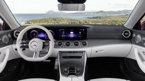 Mercedes-AMG E-Klasse Cabriolet, 2020, Outdoor, Exterieur:  designo hyazinthrot metallic, AMG-Line; Interieur:  Leder Nappa macchiatobeige/magmagrau, AMG-Line, Holz-Zierteile Esche grau offenporig // Mercedes-Benz E-Class Cabriolet, 2020, Outdoor, exterior: designo hyacinth red metallic, AMG line; interior: nappa leather macchiato beige/magma grey, AMG line, grey open-pore ash wood trim parts