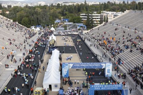 Γενική άποψη του Παναθηναϊκού Σταδίου κατα την διάρκεια του 34ου Μαραθωνίου της Αθήνας την Κυριακή 13 Νοεμβρίου 2016.
(EUROKINISSI/ΣΤΕΛΙΟΣ ΜΙΣΙΝΑΣ)