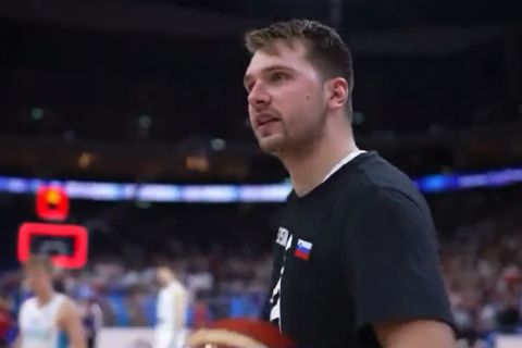 EuroBasket 2022, Ντόντσιτς: Έξαλλος ο Σλοβένος, ξέσπασε στους διαιτητές μετά τον αποκλεισμό