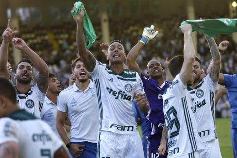 Palmeiras celebrates winning the Brazilian championship against Vasco in Rio de Janeiro, Brazil, Sunday, Nov. 25, 2018. (AP Photo/Silvia Izquierdo)