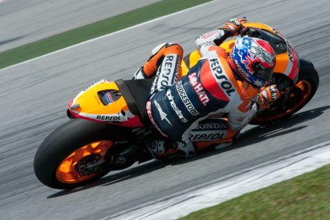 KUALA LUMPUR, MALAYSIA - FEBRUARY 24:  Casey Stoner of Australia and Repsol Honda Team rounds the bend during the third day of testing at Sepang Circuit on February 24, 2011 in Kuala Lumpur, Malaysia.  (Photo by Mirco Lazzari gp/Getty Images)