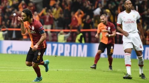 Galatasaray's midfielder Selcuk Inan celebrates scoring during the UEFA Champions League football match between Galatasaray AS and SL Benfica at the Ali Sami Yen Spor Kompleks stadium in Istanbul on October 21, 2015. AFP PHOTO / OZAN KOSE        (Photo credit should read OZAN KOSE/AFP/Getty Images)