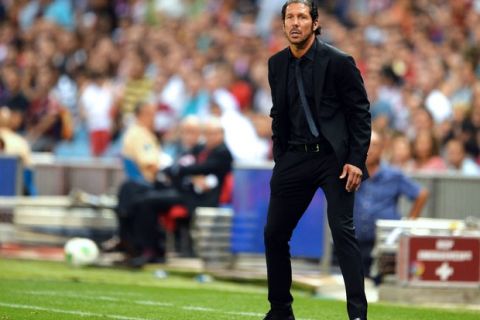 Atletico Madrid's Argentinian coach Diego Simeone reacts during the Spanish Super Cup first leg football match Atletico Madrid vs Barcelona at Vicente Calderon stadium in Madrid on August 21, 2013.   AFP PHOTO / GERARD JULIEN        (Photo credit should read GERARD JULIEN/AFP/Getty Images)