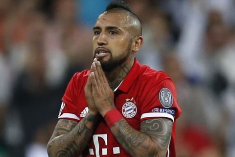 Bayern's Arturo Vidal gestures after being shown a red card during the Champions League quarterfinal second leg soccer match between Real Madrid and Bayern Munich at Santiago Bernabeu stadium in Madrid, Spain, Tuesday April 18, 2017. (AP Photo/Francisco Seco)