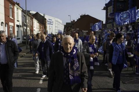 Ο 86χρονος οπαδός της Έβερτον που συγκινεί όλους τους Άγγλους