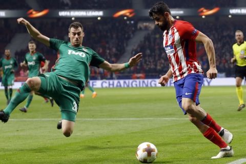 Atletico Madrid's Diego Costa, right, is challenged by Lokomotiv's Solomon Kverkvelia during the Europa League Round of 16 first leg soccer match between Atletico Madrid and Lokomotiv Moscow at the Metropolitano stadium in Madrid, Thursday, March 8, 2018. (AP Photo/Francisco Seco)