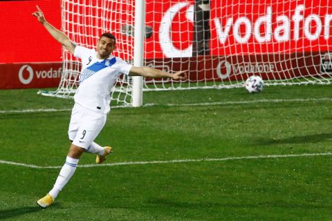 Ο Γιώργος Γιακουμάκης πανηγυρίζει το γκολ της Εθνικής κόντρα στη Γεωργία στην Τούμπα για προκριματικά του Euro