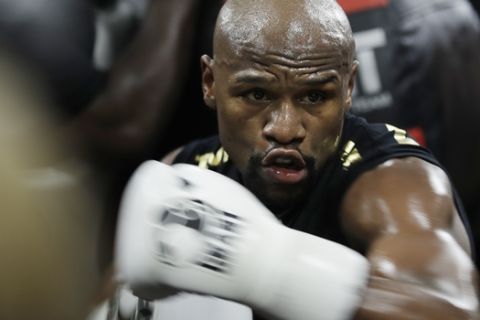 Floyd Mayweather Jr. trains at his gym Thursday, Aug. 10, 2017, in Las Vegas. Mayweather is scheduled to fight Conor McGregor on Aug. 26 in Las Vegas. (AP Photo/John Locher)