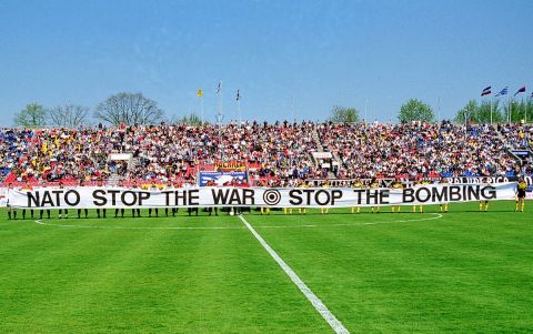 Το αντιπολεμικό μήνυμα των παικτών της ΑΕΚ και της Παρτίζαν