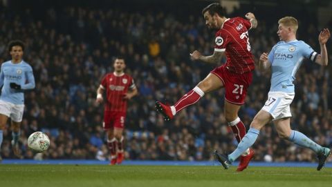Bristol City's Marlon Pack tries a shot towards goal past Manchester City's Kevin De Bruyne during the English League Cup semifinal first leg soccer match between Manchester City and Bristol City at the Etihad stadium in Manchester, England, Tuesday, Jan. 9, 2018. (AP Photo/Dave Thompson)