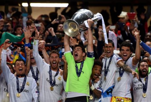 LISBON, PORTUGAL - MAY 24:  Iker Casillas of Real Madrid lifts the Champions League trophy during the UEFA Champions League Final between Real Madrid and Atletico de Madrid at Estadio da Luz on May 24, 2014 in Lisbon, Portugal.  (Photo by Shaun Botterill/Getty Images)
