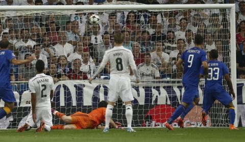 Juventus' Alvaro Morata, second from right, scores during the Champions League second leg semifinal soccer match between Real Madrid and Juventus, at the Santiago Bernabeu stadium in Madrid, Wednesday, May 13, 2015. (AP Photo/Andres Kudacki)