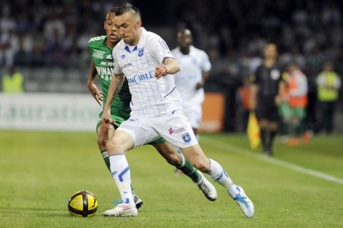 St Etienne's French forward Pierre-Emerick Aubameyang (L) vies with Auxerre's Polish forward Ireneusz Jelen (R) during their French L1 football match Auxerre vs St Etienne on April, 9, 2011 at the Abbe-Deschamp stadium in Auxerre. AFP PHOTO JEFF PACHOUD (Photo credit should read JEFF PACHOUD/AFP/Getty Images)