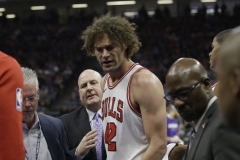 Chicago Bulls center Robin Lopez leaves the court after being ejected from the game when he received two technical foul during the second quarter of an NBA basketball game against the Sacramento Kings Monday, Feb. 5, 2018, in Sacramento, Calif. (AP Photo/Rich Pedroncelli)
