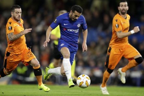 Chelsea's Pedro Rodriguez takes the ball past PAOK's Andre Vierinha, left, during the Europa League Group L soccer match between Chelsea and PAOK at Stamford Bridge stadium, in London, Thursday, Nov. 29, 2018. (AP Photo/Matt Dunham)