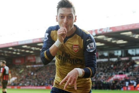 BOURNEMOUTH, ENGLAND - FEBRUARY 07:  Mesut Oezil celebrates scoring the first Arsenal goal during the Barclays Premier League match between AFC Bournemouth and Arsenal at The Vitality Stadium on February 7, 2016 in Bournemouth, England. (Photo by Stuart MacFarlane/Arsenal FC via Getty Images)