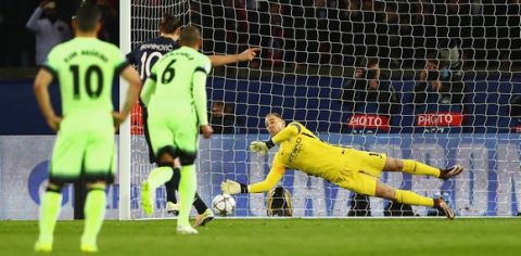 "PARIS, FRANCE - APRIL 06: Joe Hart of Manchester City saves the penalty by Zlatan Ibrahimovic of Paris Saint-Germain during the UEFA Champions League Quarter Final First Leg match between Paris Saint-Germain and Manchester City at Parc des Princes on April 6, 2016 in Paris, France.  (Photo by Clive Rose/Getty Images)"