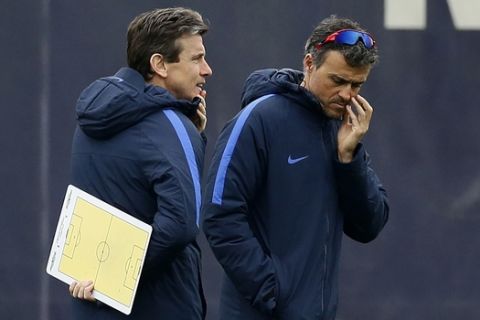 FC Barcelona's coach Luis Enrique, right, talks with Barcelona assistant coach Juan Carlos Unzue during a training session at the Sports Center FC Barcelona Joan Gamper in Sant Joan Despi, Spain, Friday, March 3, 2017. FC Barcelona coach Luis Enrique will leave the Spanish champions at the end of this season. The coach made the surprise announcement following the team's 6-1 win over Sporting Gijon in the Spanish league on Wednesday March 1, 2017. (AP Photo/Manu Fernandez)