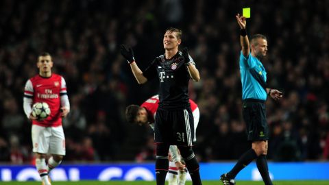LONDON, ENGLAND - FEBRUARY 19:  Bastian Schweinsteiger of Bayern Muenchen reacts after receiving a yellow card from referee Svein Oddvar Moen during the UEFA Champions League round of 16 first leg match between Arsenal and Bayern Muenchen at Emirates Stadium on February 19, 2013 in London, England.  (Photo by Shaun Botterill/Getty Images)
