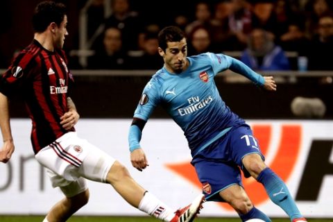 Arsenal's Henrikh Mkhitaryan, right, duels for the ball with AC Milan's Davide Calabria during the Europa League round of 16 first-leg soccer match between AC Milan and Arsenal, at the Milan San Siro Stadium, Italy, Thursday, March 8, 2018. (AP Photo/Luca Bruno)