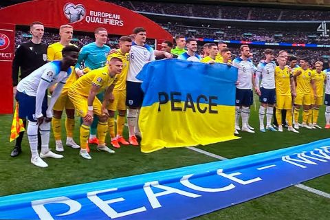 Αγγλία - Ουκρανία: Οι παίκτες των δύο ομάδων έστειλαν μαζί, μήνυμα κατά του πολέμου