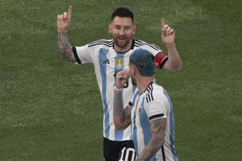 Ο Λιονέλ Μέσι πανηγυρίζει το γκολ του με την Αργεντινή