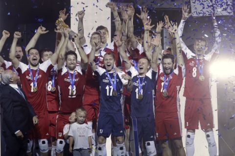 New world champions team Poland celebrates after winning the Men's World Championships volleyball final match between Brazil and Poland, in Turin, Italy, Sunday, Sept. 30, 2018. (AP Photo/Luca Bruno)