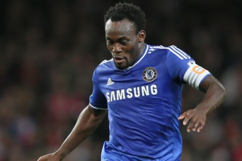 Chelsea's Michael Essien controls the ball during their English League Cup soccer match between Arsenal and Chelsea at the Emirates stadium in London Tuesday, Oct. 29, 2013. (AP Photo/Alastair Grant)