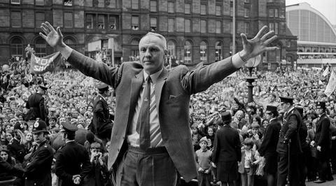 LIVERPOOL, ENGLAND - MAY 9: (THE SUN OUT) Liverpool manager Bill Shankly stands defiant in defeat at St George's Plateau as he greets the massive crowd of supporters following defeat in the FA Cup Final between Liverpool and Arsenal on May 9, 1971 in Liverpool, England. (Photo by Liverpool FC via Getty Images)