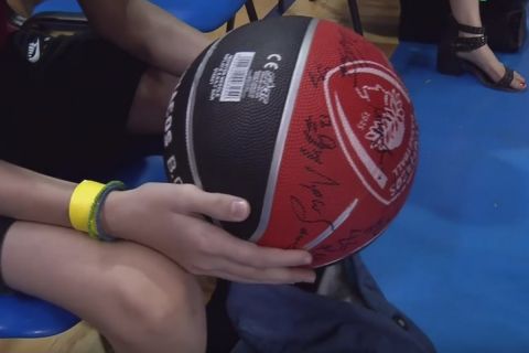 Ολυμπιακός: Το ξεχωριστό δώρο της ομάδας μπάσκετ στον Αλέξη Γιαννόπουλο