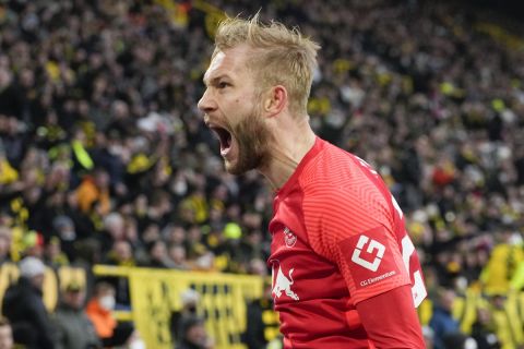 Ο Κόνραντ Λάιμερ της Λειψίας πανηγυρίζει γκολ που σημείωσε κόντρα στην Ντόρτμουντ για την Bundesliga 2021-2022 στο "Ζίγκναλ Ιντούνα Παρκ", Μόναχο | Σάββατο 2 Απριλίου 2022