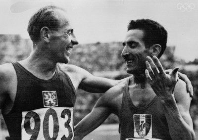 Emil Zatopek (1922 - 2000) of Czechoslovakia (left) is congratulated by Alain Mimoun O'Kacha of France after winning the 5,000 metres at the 1952 Helsinki Olympics. Mimoun came second.   (Photo by Keystone/Getty Images)