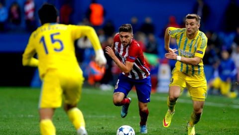 Atletico's Guilherme Siqueira, center, runs with the ball  during the Champions League group C soccer match between Atletico Madrid and Astana at the Vicente Calderon stadium in Madrid, Wednesday, Oct. 21, 2015.  (AP Photo/Daniel Ochoa de Olza)