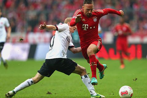 MUNICH, GERMANY - NOVEMBER 10:  Franck Ribery (R) of Muenchen battles for the ball with Sebastian Rode of Frankfurt  during the Bundesliga match between FC Bayern Muenchen and Eintracht Frankfurt at Allianz Arena on November 10, 2012 in Munich, Germany.  (Photo by Alexander Hassenstein/Bongarts/Getty Images)