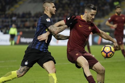 Inter Milan's Mauro Icardi,left, and Roma's Kostas Manolas vie for the ball during an Italian Serie A soccer match between Inter Milan and Roma, at the San Siro stadium in Milan, Italy, Sunday, Feb. 26, 2017. (AP Photo/Luca Bruno)