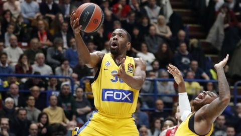 Maccabi Fox Tel Aviv's Norris Cole, top, goes for the basket during the Euro League basketball match between Olimpia Milan and Maccabi Fox Tel Aviv, in Milan, Italy, Friday, Jan. 26, 2018. (AP Photo/Antonio Calanni)
