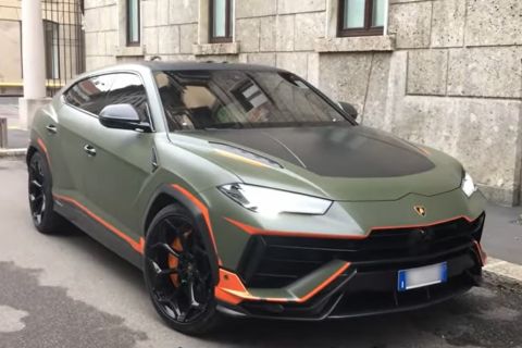 Ο Λαουτάρο Μαρτίνες με τη νέα, πολύ ιδιαίτερη Lamborghini του