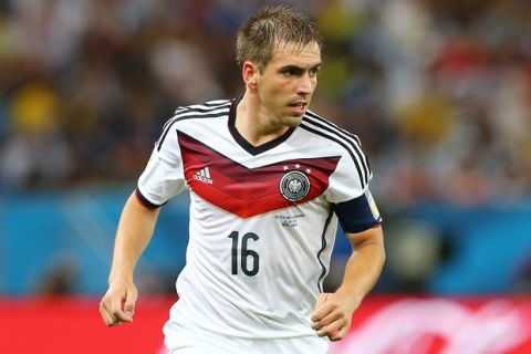 RIO DE JANEIRO, BRAZIL - JULY 13: Philipp Lahm of Germany controls the ball during the 2014 FIFA World Cup Brazil Final match between Germany and Argentina at Maracana on July 13, 2014 in Rio de Janeiro, Brazil.  (Photo by Martin Rose/Getty Images)