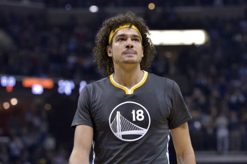 Golden State Warriors center Anderson Varejao (18) plays in the first half of an NBA basketball game Saturday, Dec. 10, 2016, in Memphis, Tenn. (AP Photo/Brandon Dill)