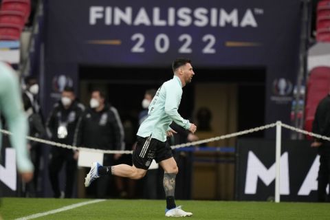 Ο Λιονέλ Μέσι στην προπόνηση της Αργεντινής στο Γουέμπλεϊ πριν το παιχνίδι με την Ιταλία για το Finalissima 2022