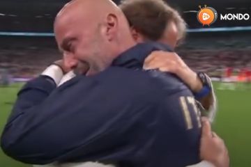 Τζανλούκα Βιάλι: Η συγκλονιστική αγκαλιά με τον Ρομπέρτο Μαντσίνι μετά από την κατάκτηση του Euro 2020